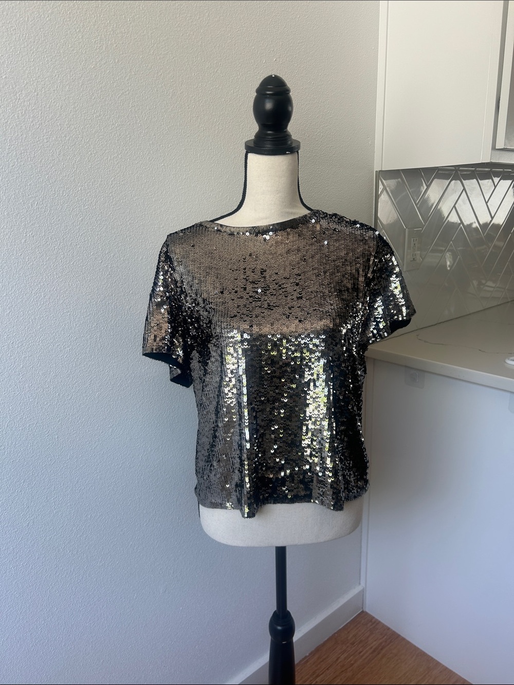 NWT Alice + Olivia Evan Sequin Oversize Short Sleeve Top